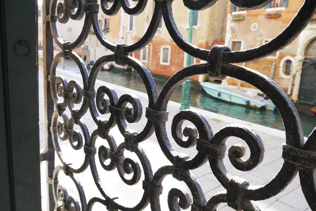 Appartamento In Palazzo Storico A Centro *